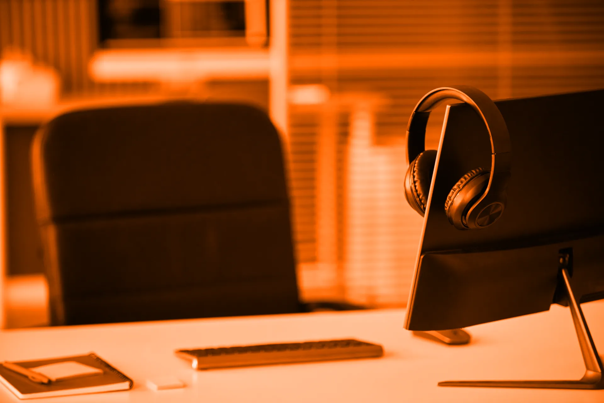 Website support computer workstation with headset